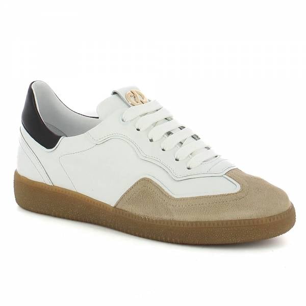 

Białe sneakersy damskie na płaskiej podeszwie CARINII B9670-R88-L46-E50-G55