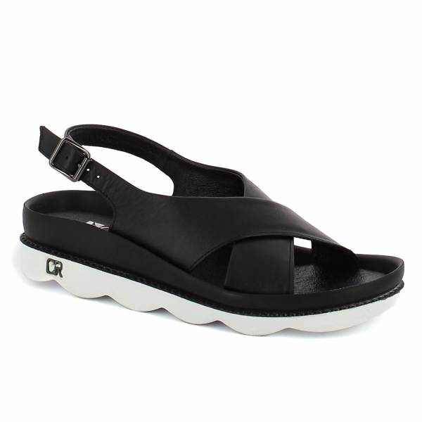 

Czarne sandały skórzane CARINII B5346-E50-000-000-D73