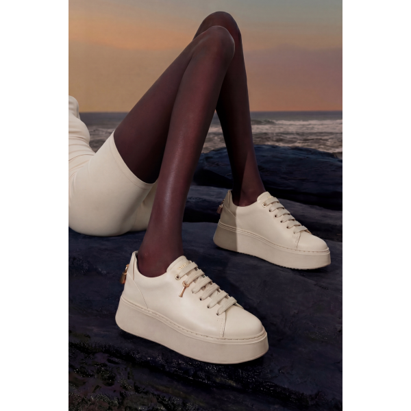 Beżowe sneakersy na platformie CARINII B9580-T43-000-000-F69
