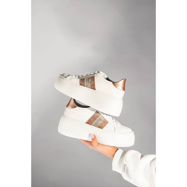 

Białe skórzane sneakersy CARINII B9041S-L46-000-000-000
