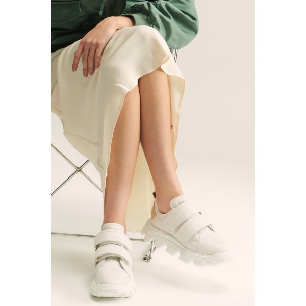 

Białe sneakersy na rzepy CARINII B9399-I81-S30-000-G01